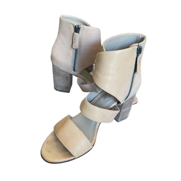Eileen Fisher Creamy Tan Strappy Stacked Heels with Ankle Wrap Size 6 - Picture 6 of 9